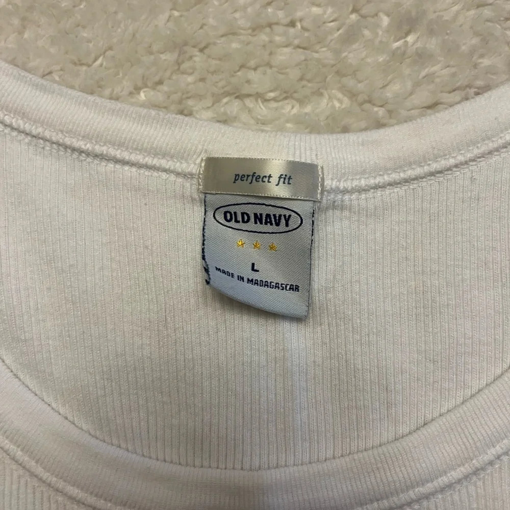 Old Navy Perfect Fit Tank Top - Picture 2 of 5